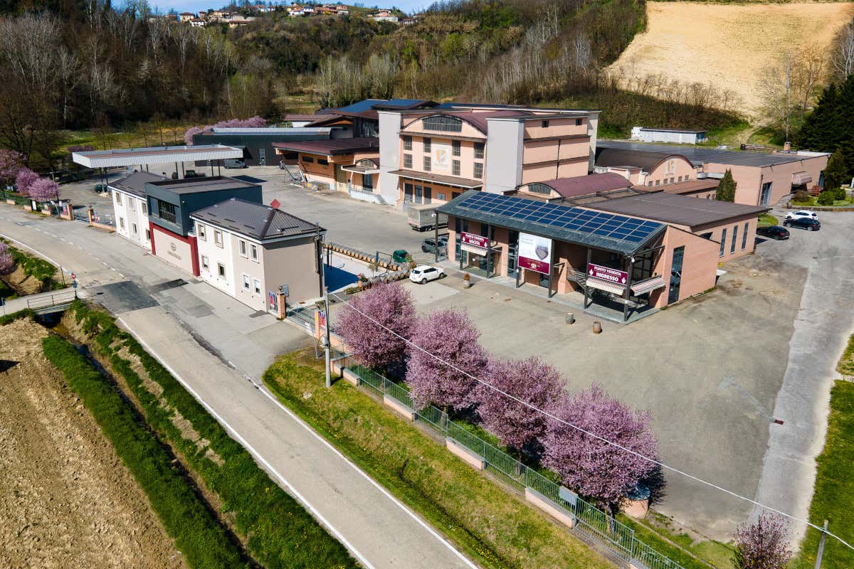 Vista dall’alto sulla Cantina Cooperativa Vinchio Vaglio