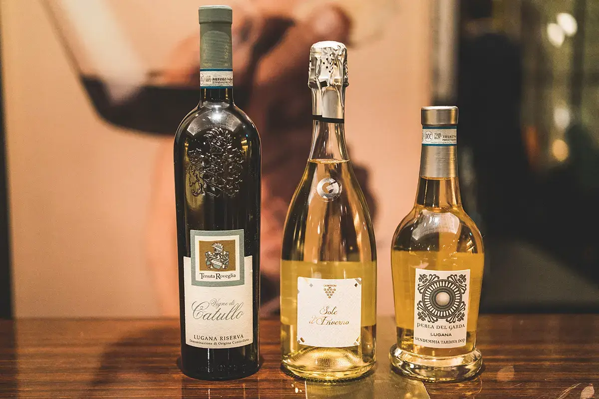 &ldquo;Vigne Di Catullo&rdquo; Lugana Doc Riserva 2018 - Tenuta Roveglia | &ldquo;Sole d&rsquo;Inverno&rdquo; Lambrusco Bianco Igt Selezione G - Cantine Giubertoni | Lugana Vendemmia Tardiva Dop 2018 - Azienda Perla del Garda 