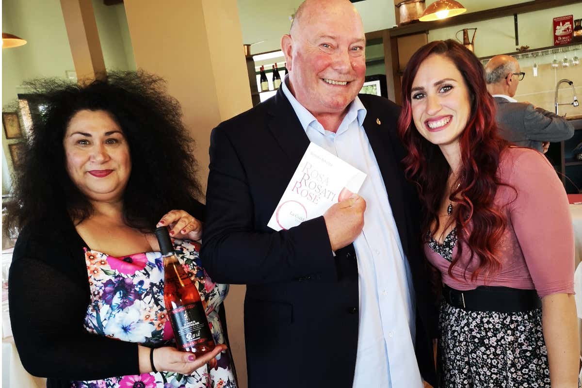 Da sinistra Carlo Agostini, Renato Rovetta e Federica Silenzi Sfumature di rosa per scoprire i vitigni autoctoni delle Marche