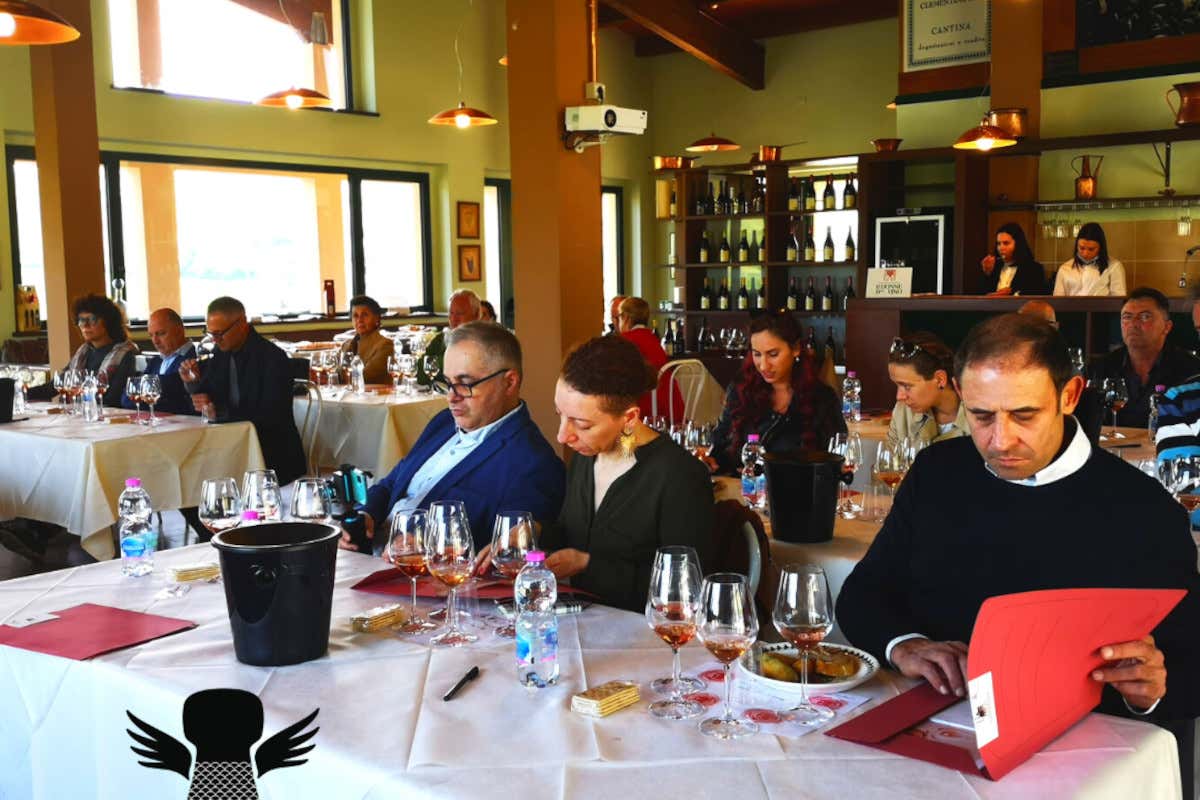 I giornalisti che hanno assistito all'evento Sfumature di rosa per scoprire i vitigni autoctoni delle Marche