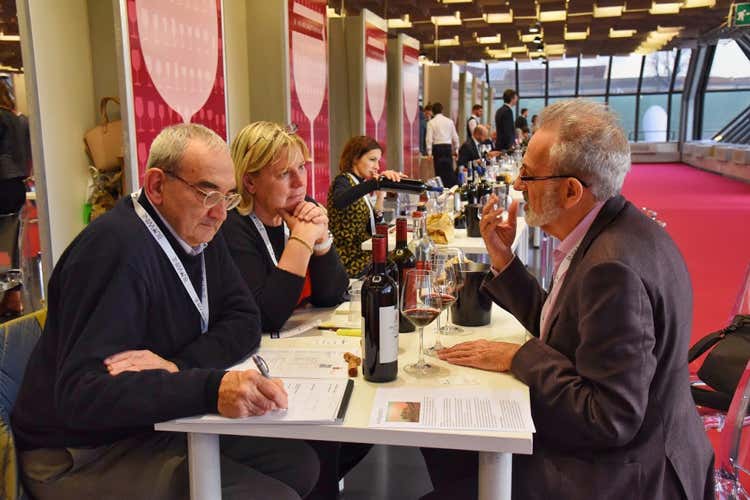I vini toscani alle stelle grazie all&rsquo;export  Fatturato da 1 miliardo per i 16 Consorzi