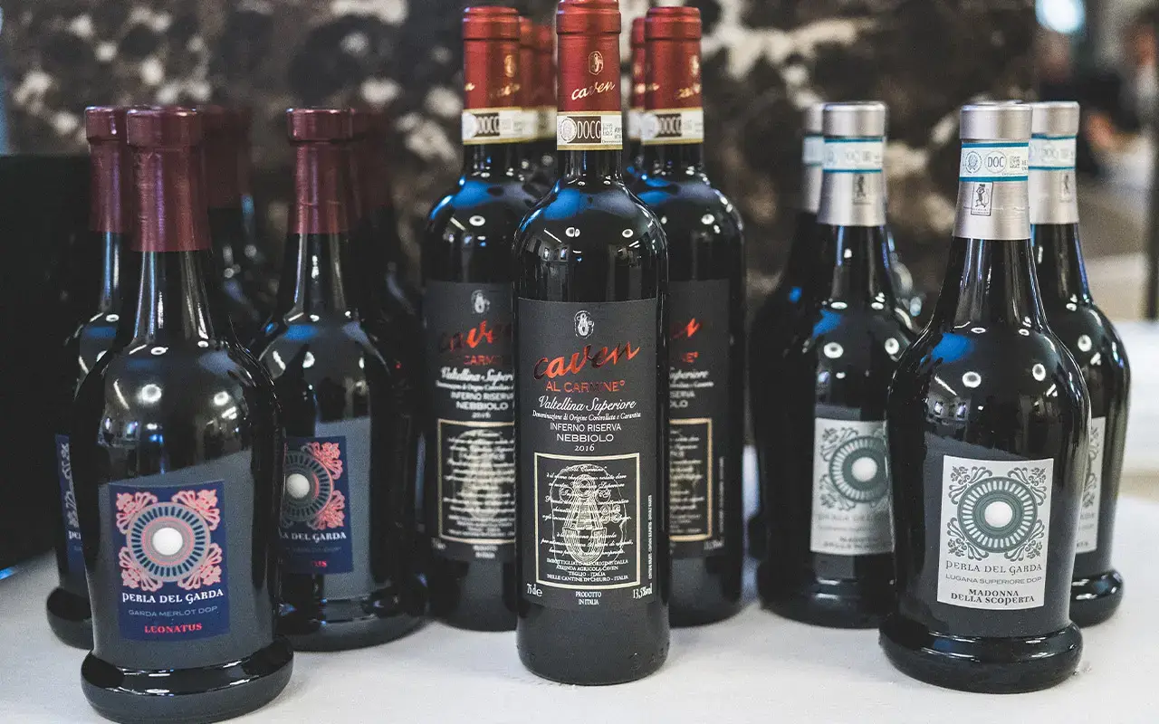 &ldquo;Madonna della Scoperta&rdquo; Lugana Superiore Doc 2019 - Azienda Perla del Garda, &ldquo;Al Carmine&rdquo; Valtellina Superiore Docg Inferno 2016 - Azienda Caven, &ldquo;Leonatus&rdquo; Garda Dop Merlot 2016 - Azienda Perla del Garda&nbsp; Settimo appuntamento di &ldquo;Nati per stare Insieme&rdquo; da Umberto De Martino