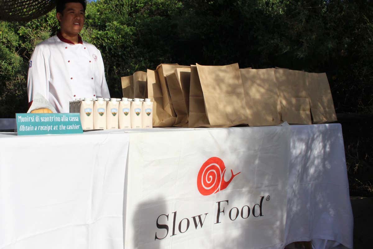 Vini Bagnanti 2025: grandi etichette e sapori toscani sulla spiaggia di San Vincenzo Vini Bagnanti 2025: grandi etichette e sapori toscani sulla spiaggia di San Vincenzo