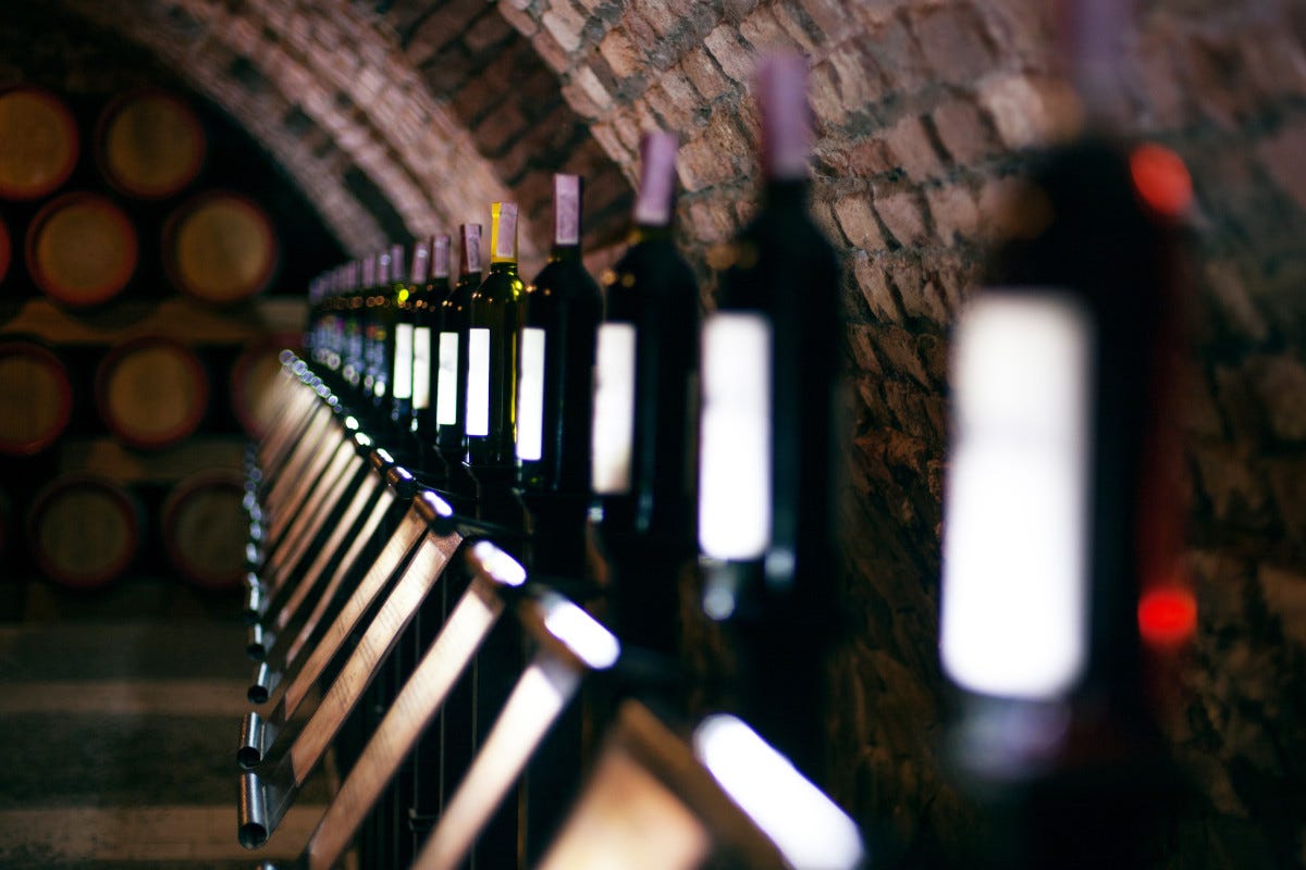 Le bottiglie di vino pregiate battono la Borsa Investire in borsa? Meglio in vini pregiati