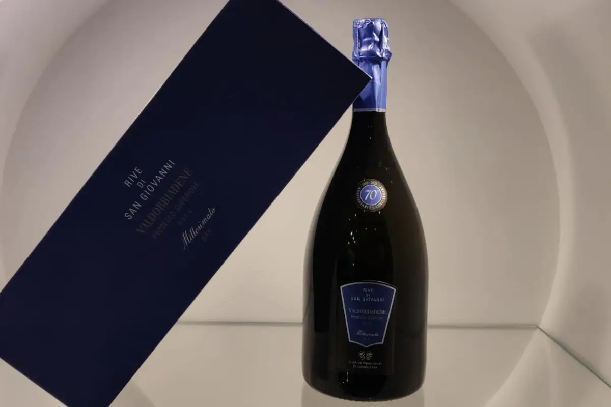La bottiglia celebrativa&nbsp; Val d'Oca, 70 anni di vino nel cuore di Valdobbiadene