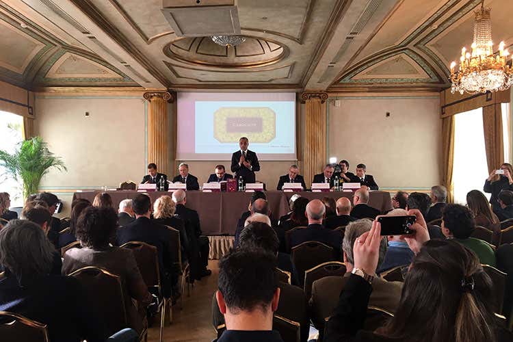Un momento della presentazione (ViniPlus 2020, 20% di vini Rosa d’Oro a 79 etichette) Un momento della presentazione (ViniPlus 2020, 20% di vini Rosa d’Oro a 79 etichette)