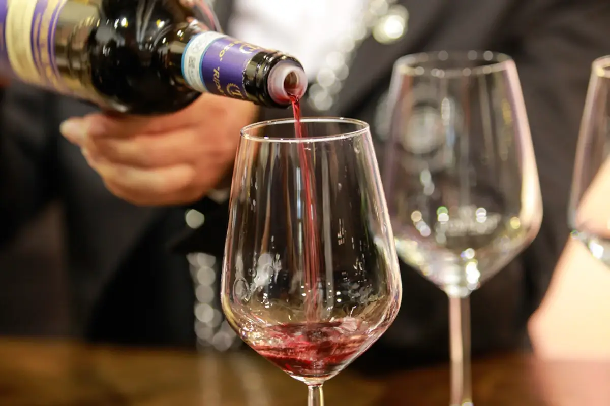 Vinitaly, un momento di un assaggio Vinitaly: pronta la 54&ordf; edizione con oltre 4mila espositori