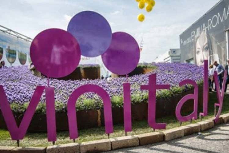 Vinitaly si svolgerà dal 19 al 22 aprile - Vinitaly più forte del coronavirus Confermate le date di aprile