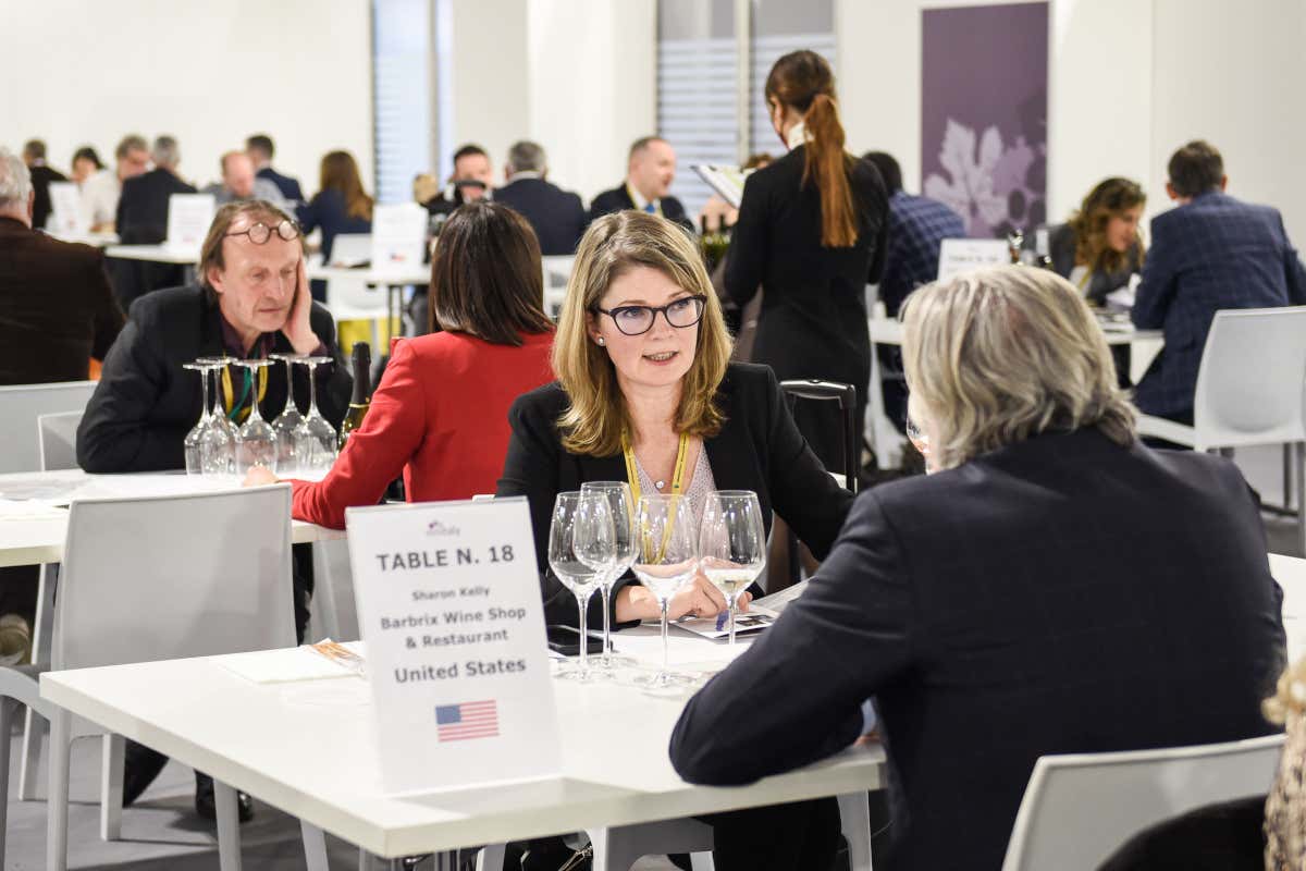 Vinitaly 2022 (Ennevi foto) È stato un Vinitaly internazionale: mai così tanti stranieri