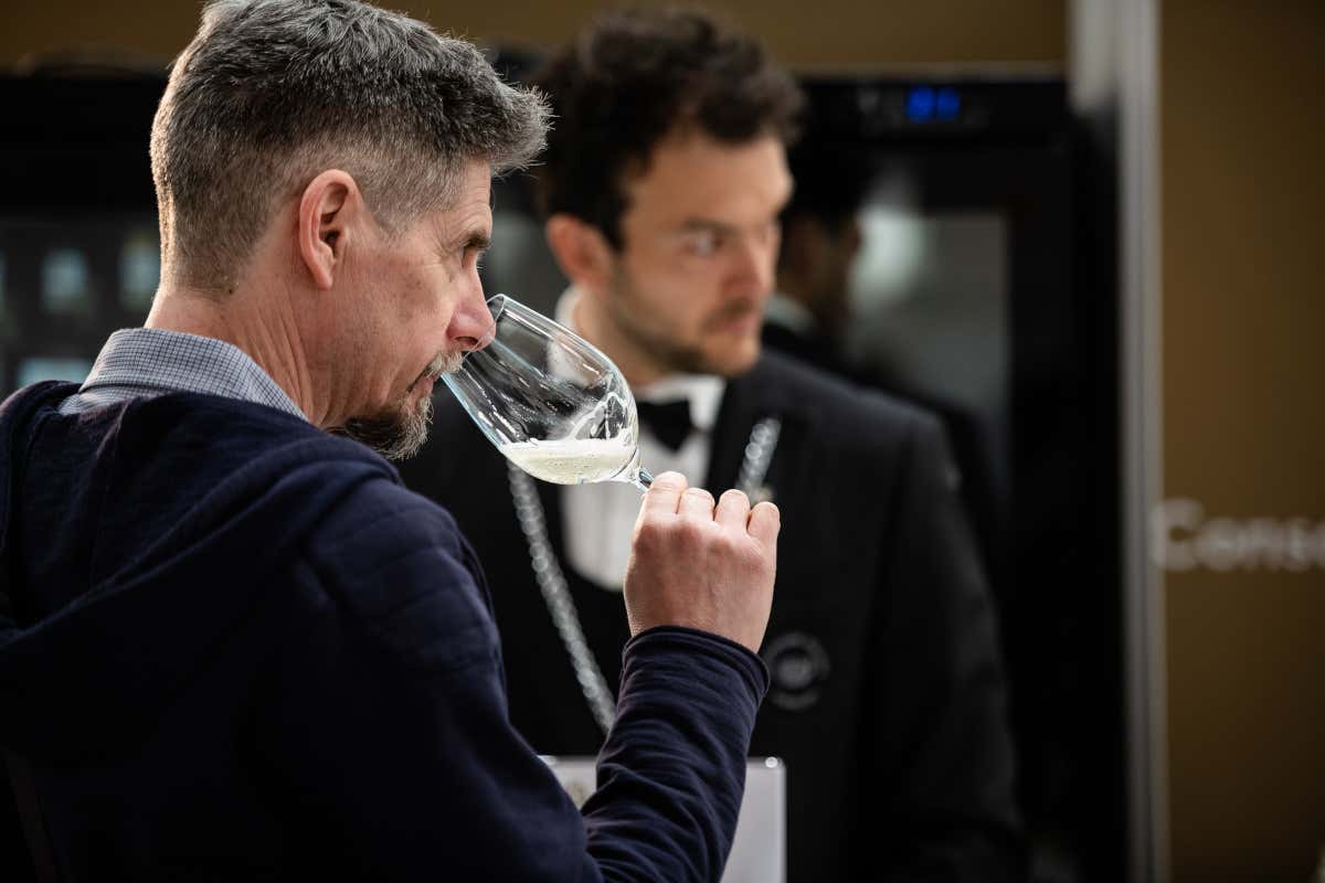 Il vino d’eccellenza italiano fa rotta verso Cina, Giappone e India per Grandi Cru d’Italia