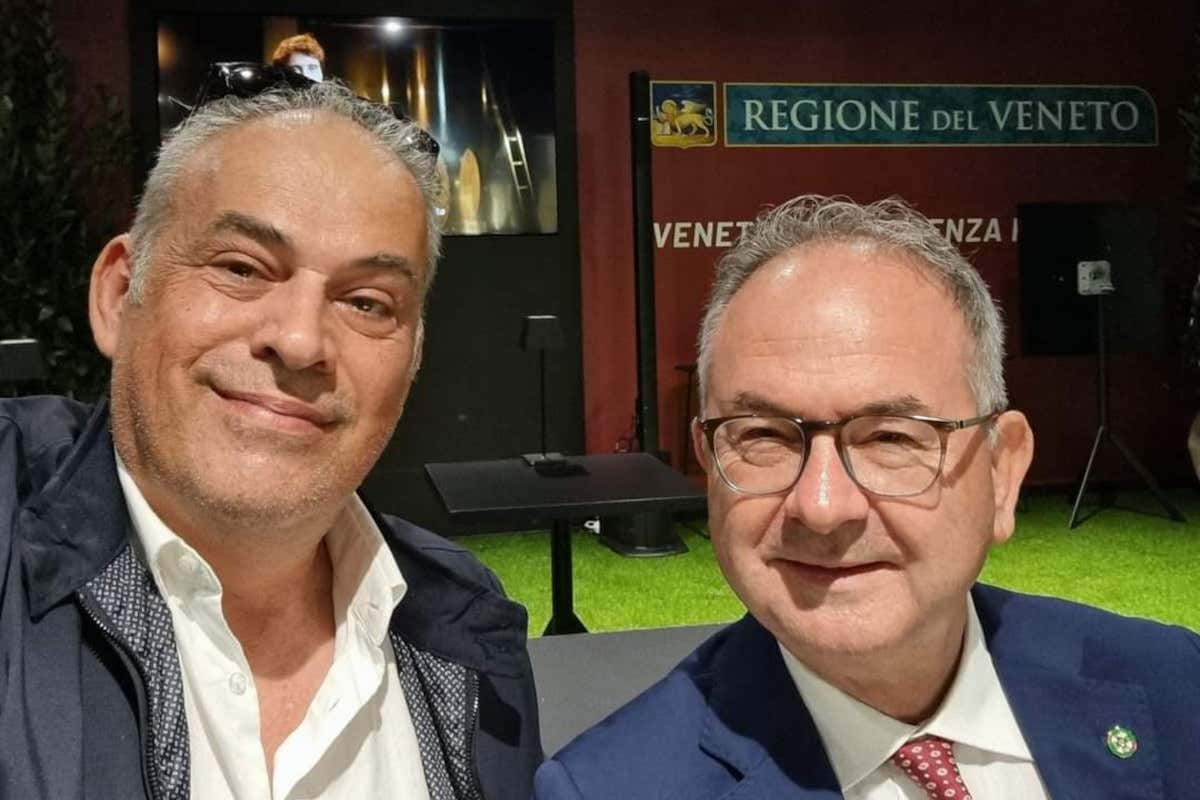 Luca Zaia onorato dall’Accademia Del Tartufo nel Mondo durante il Vinitaly 2024