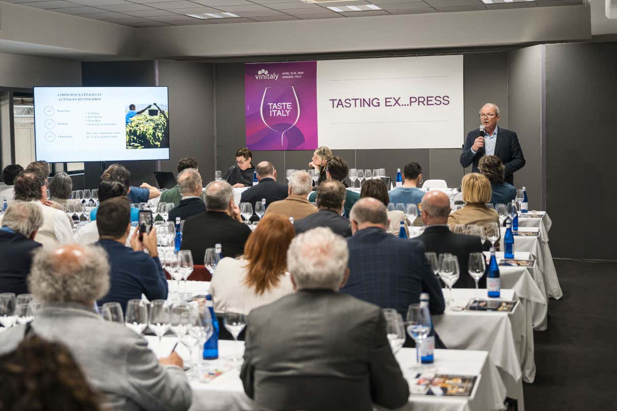 A Vinitaly 2026 si sono contati quasi 100 appuntamenti fra degustazioni e convegni