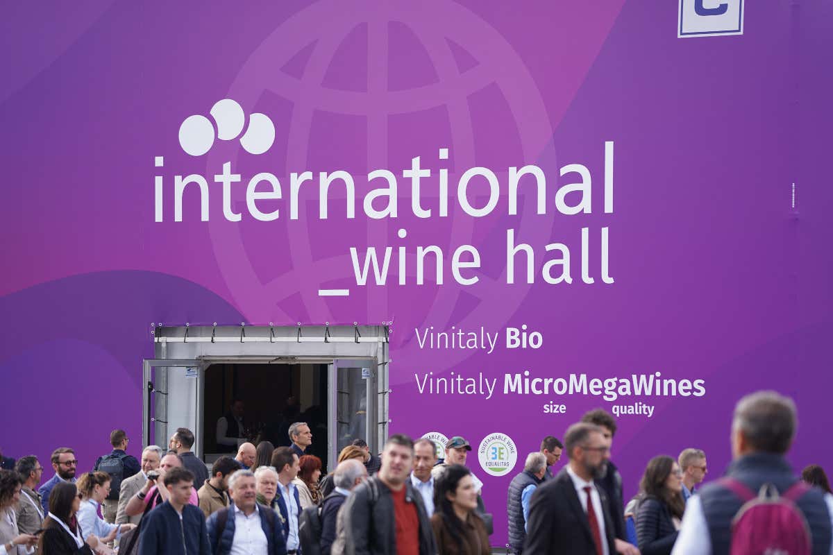 A Vinitaly 2026 si sono confermati i mercati storici, mentre gli emergenti sono cresciuti