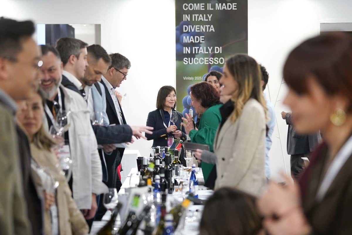 All'interno di Vinitaly 2026, confermati eventi di rilievo internazionale come il Raw Wine Super Tasting, dedicato a vini naturali, biologici e biodinamici