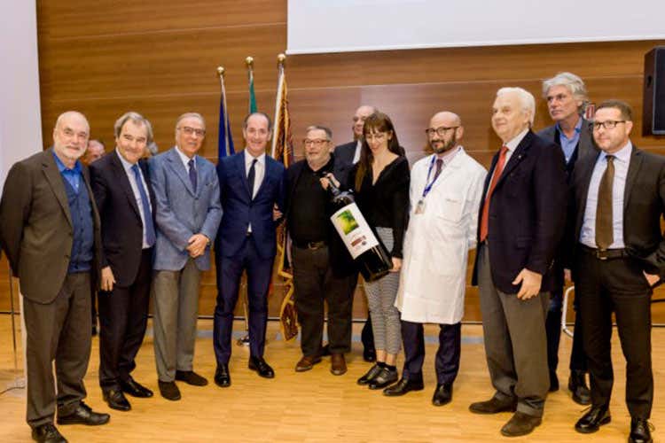 (Il vino fa bene, ma pu&ograve; anche aiutare Maculan sostiene la Banca degli Occhi)