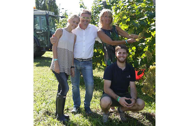 Vino e beneficenza da Le Manzane Vendemmia solidale con Giusy Versace