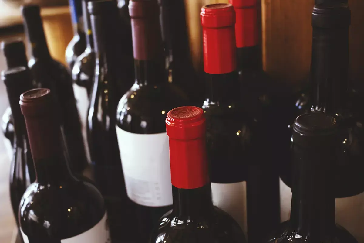 A causa della guerra in Ucraina sono aumentati del 35% i costi per il vino italiano&nbsp; Il vino in ginocchio per la guerra: in cantina costi su del 35%