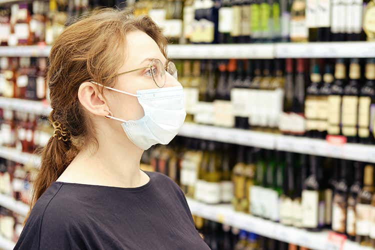 Vino penalizzato dalle restrizioni - Stop alla movida… ma anche al vino I produttori attaccano la Lombardia