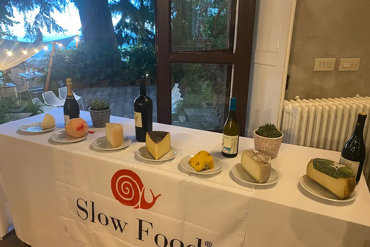 Formaggi e vino, l'abbinata proposta durante il laboratorio del gusto curato da Slow Food Catania a ViniMilo Sette formaggi per sette vini, cos&igrave; ViniMilo ha raccontato i gusti del Sud Italia