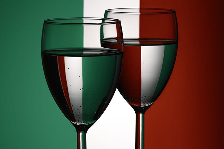 L'export del vino tricolore cala del 4% - Vino italiano, export giù del 4% Primo calo dopo 30 anni