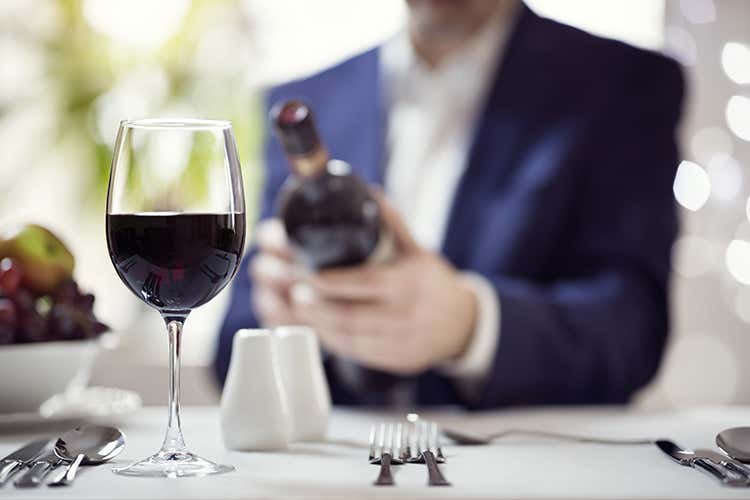 La Lombardia sostiene i vini regionali - La Lombardia spinge i vini locali 3 milioni di euro per 700 produttori La Lombardia sostiene i vini regionali - La Lombardia spinge i vini locali 3 milioni di euro per 700 produttori