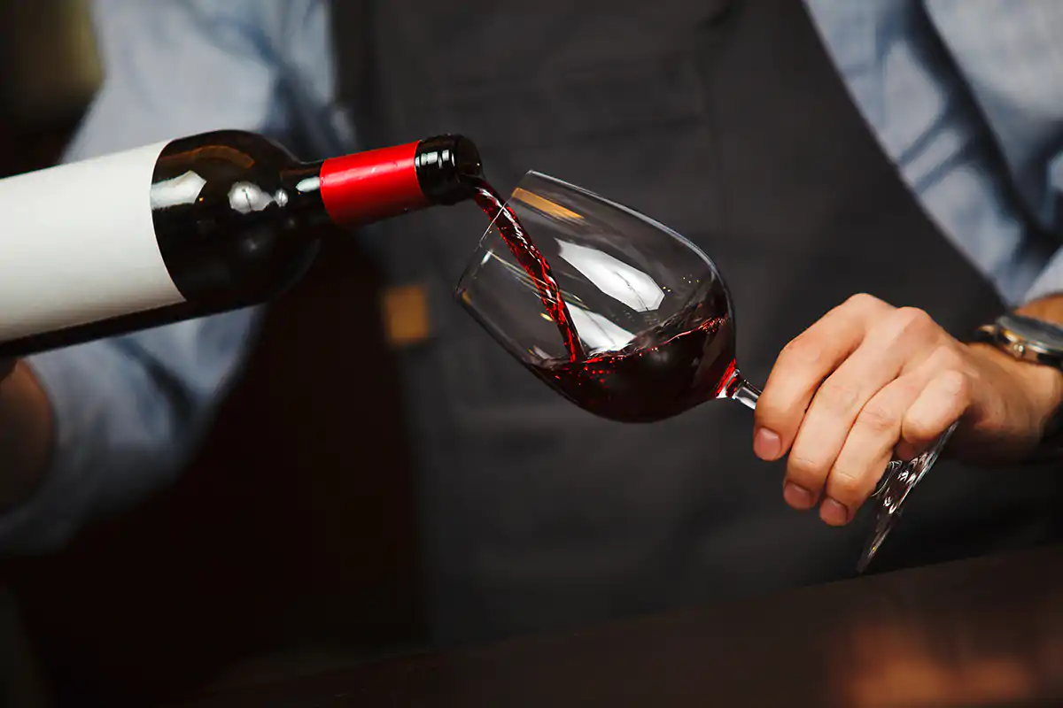 Vino, ristoranti ancora fermi al palo. Nel 2021 export, Gdo e online al top
