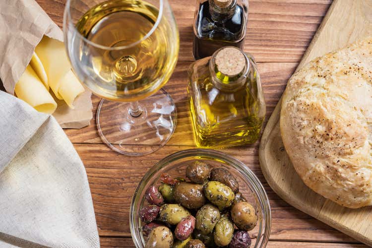 Vino e olio sono ancora a rischio dazi (Rischio dazi su olio e vino Agricoltori: dialogo con gli Usa)