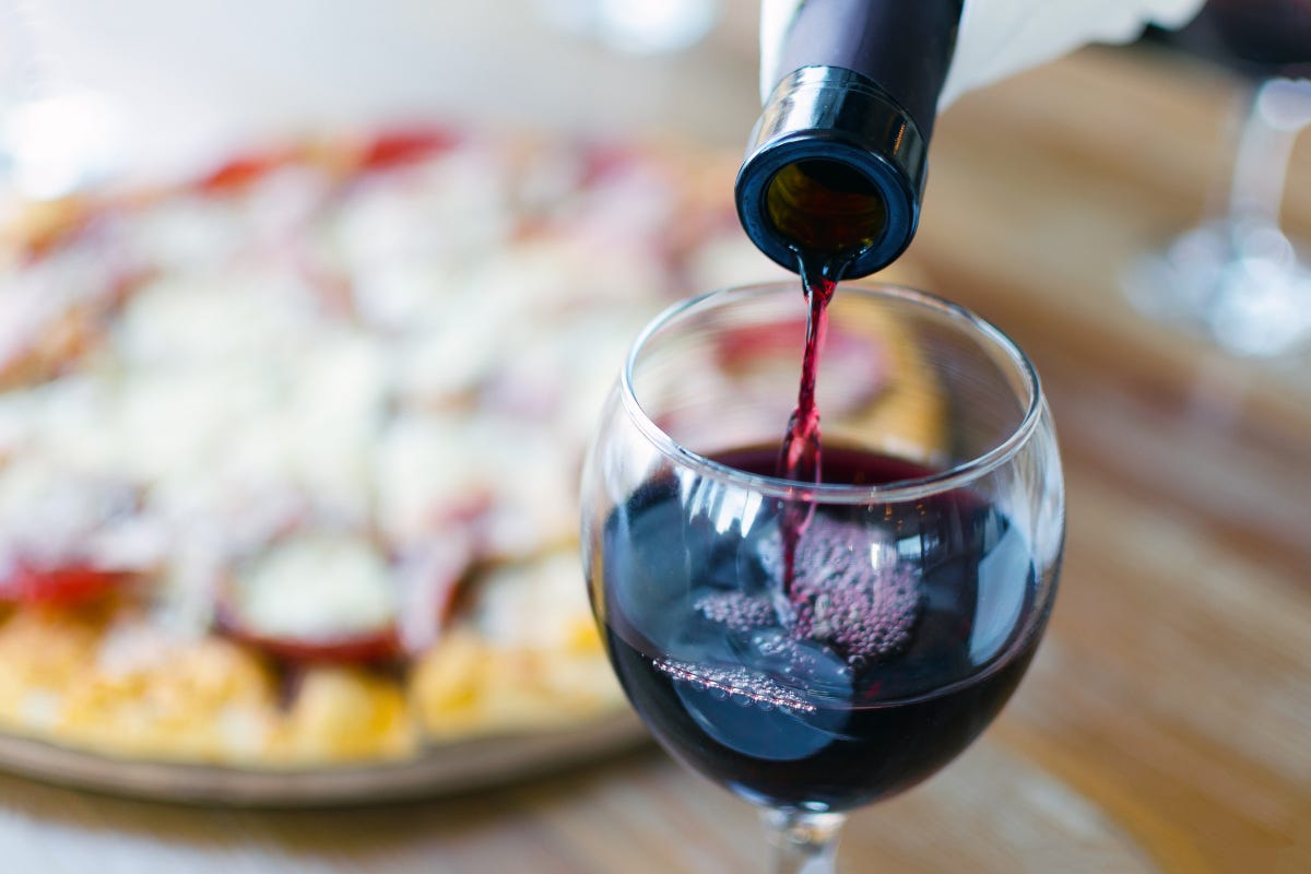 Il matrimonio d'amorosi sensi tra la pizza napoletana e il vino trentino