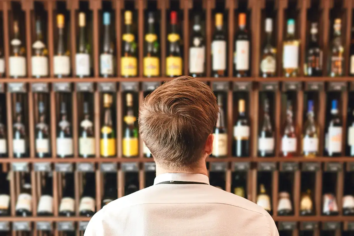Solo il 20% dei vini fermi italiani &egrave; quotato fra i 6 e i 9 euro al litro (fascia premium) Il vino italiano &egrave;
