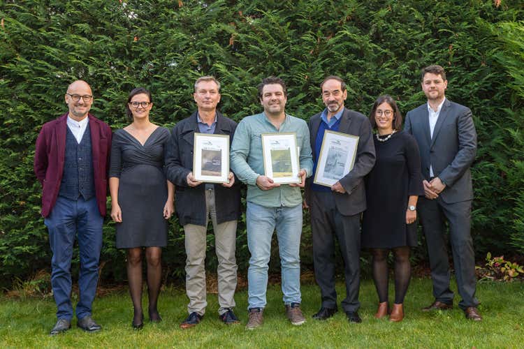 Foto di gruppo per i vincitori (Riesling, a Naturno scelti i migliori Vince la Fondazione Edmund Mach)