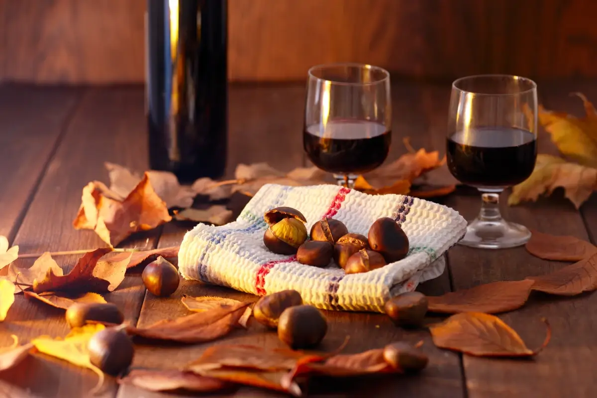 Il vino novello italiano viene consumato soprattutto in abbinamento con i prodotti autunnali&nbsp; &Egrave; la stagione del Novello, ma il futuro preoccupa: &egrave; ha rischio?