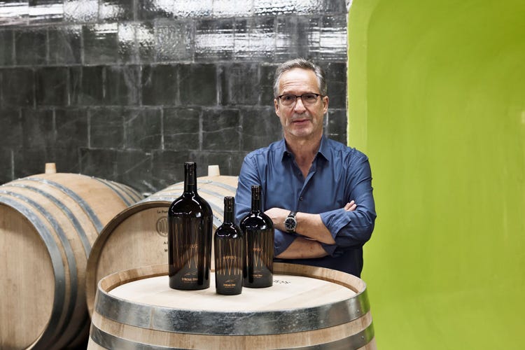 Hans Terzer con le sue creazioni (Appius 2015, il vino da sogno di Terzer si svela alla Wine Week)