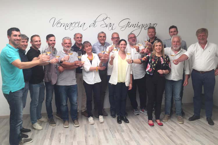 Il Cda del Consorzio (Vino Vernaccia di San Gimignano Irina Guicciardini Strozzi presidente)