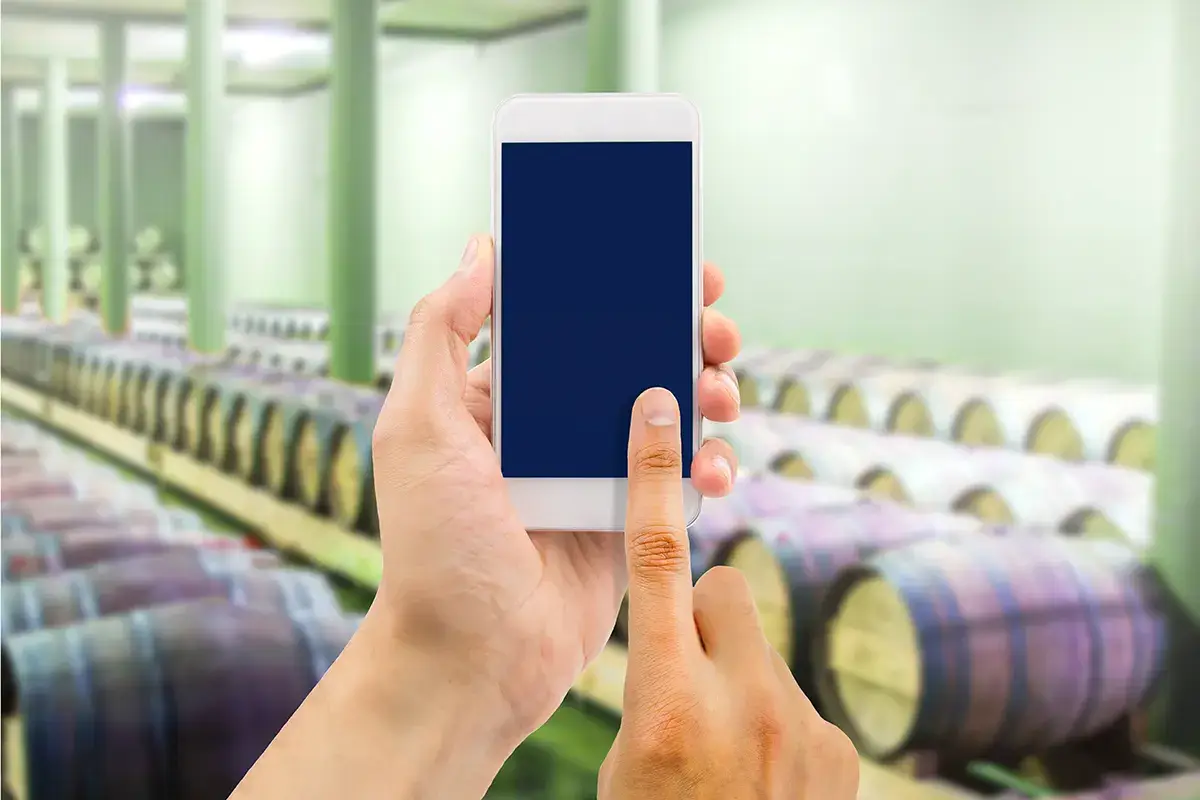 Il vino regge l'onda del Covid Il vino resiste alla crisi da Covid Unit&agrave; ed e-commerce le chiavi