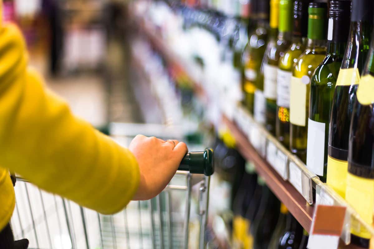 Vendite del vino in calo nella grande distribuzione resiste solo lo spumante low cost