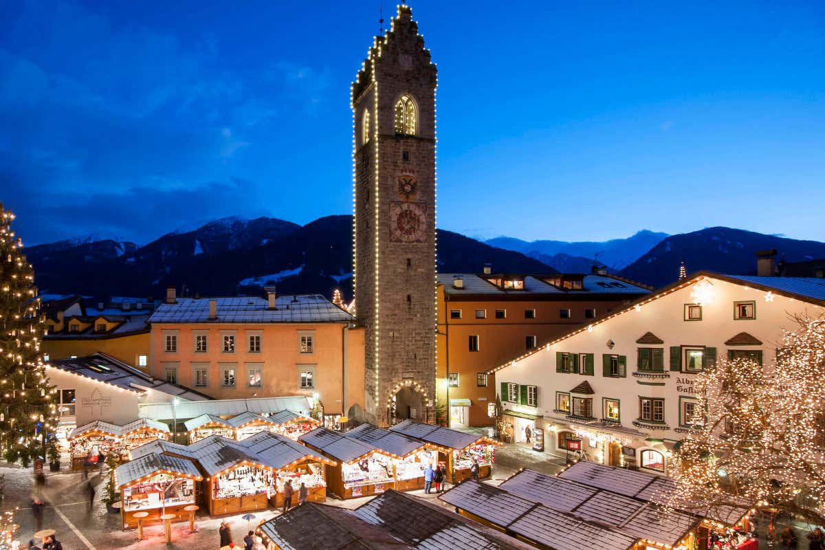 Vipiteno e il richiamo delle Campane di Natale: atmosfere e orari del mercatino Vipiteno e il richiamo delle Campane di Natale: atmosfere e orari del mercatino
