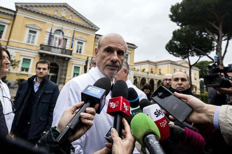 Coronavirus, guarito il ricercatore dello Spallanzani - Coronavirus, 219 casi e 5 morti Guarito medico dello Spallanzani