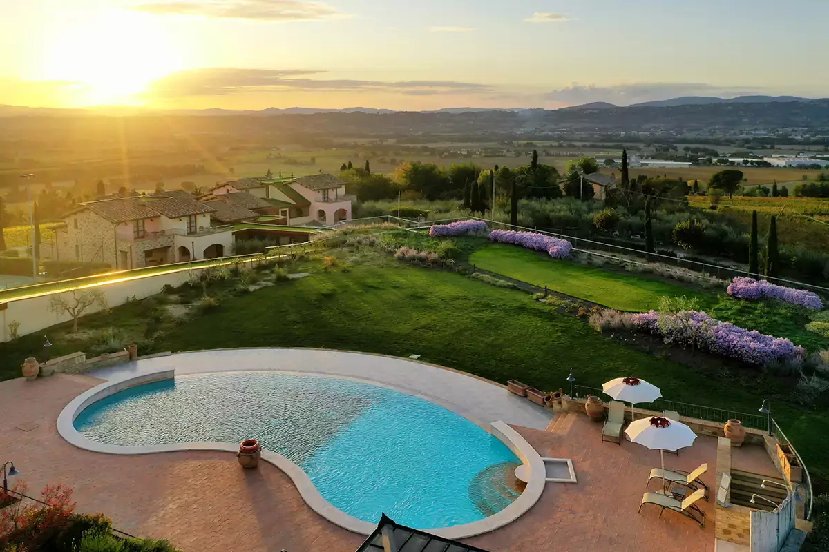 Tramonto su Borgobrufa SPA Resort Borgobrufa SPA Resort: benessere assoluto nel cuore dell&rsquo;Umbria