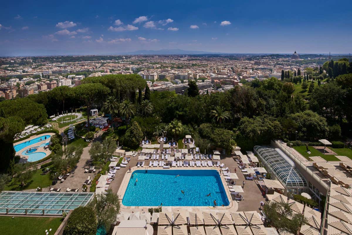 Il Rome Cavalieri si prepara a festeggiare 60 anni di (lussuosa) attività