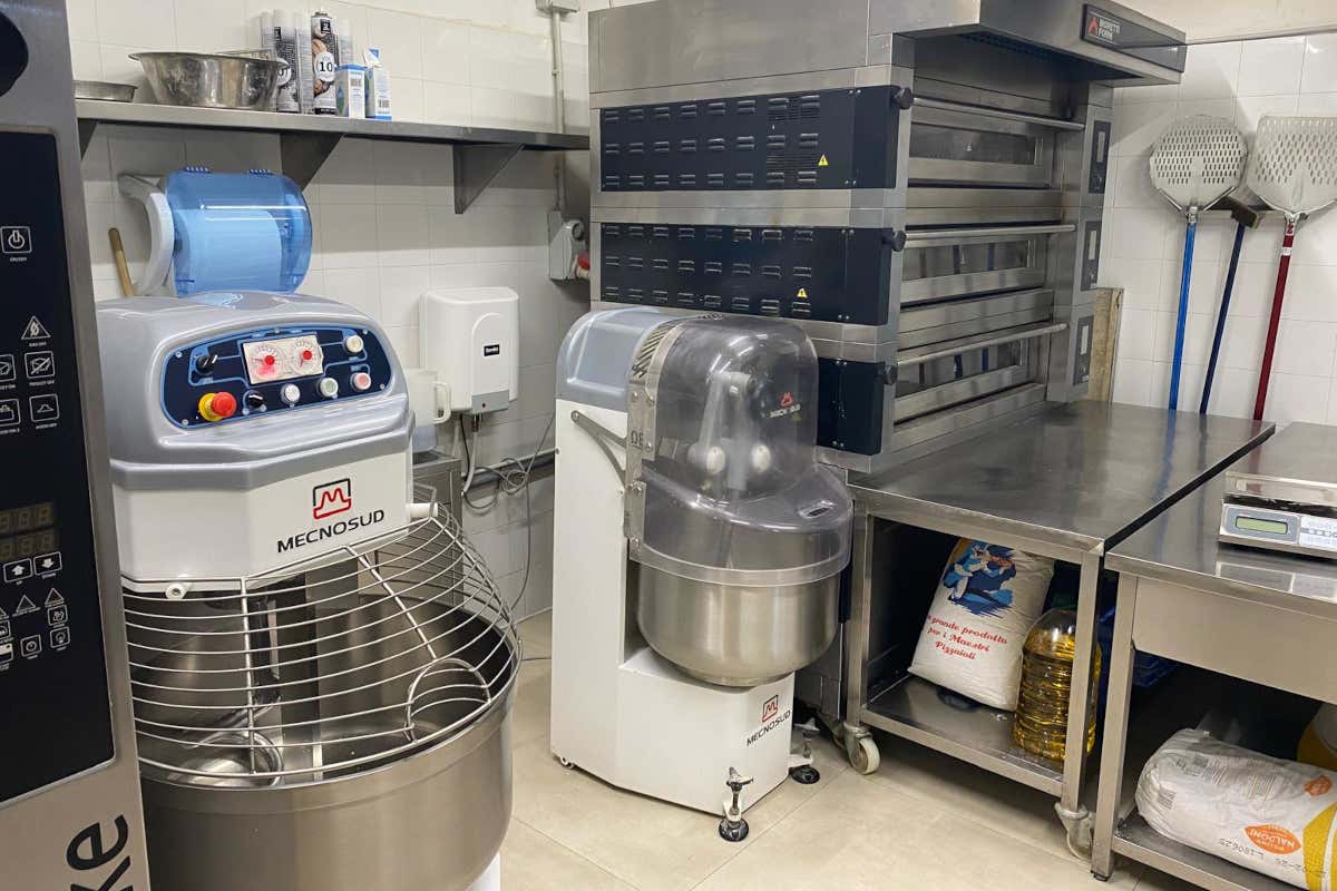 Dietro la leggerezza della pizza, la forza di un laboratorio: a casa di Diego Vitagliano Dietro la leggerezza della pizza, la forza di un laboratorio: a casa di Diego Vitagliano