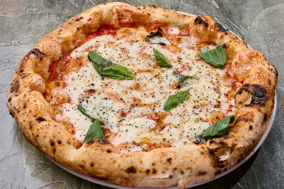 "Le 3 P" (pizza, provola e pepe)