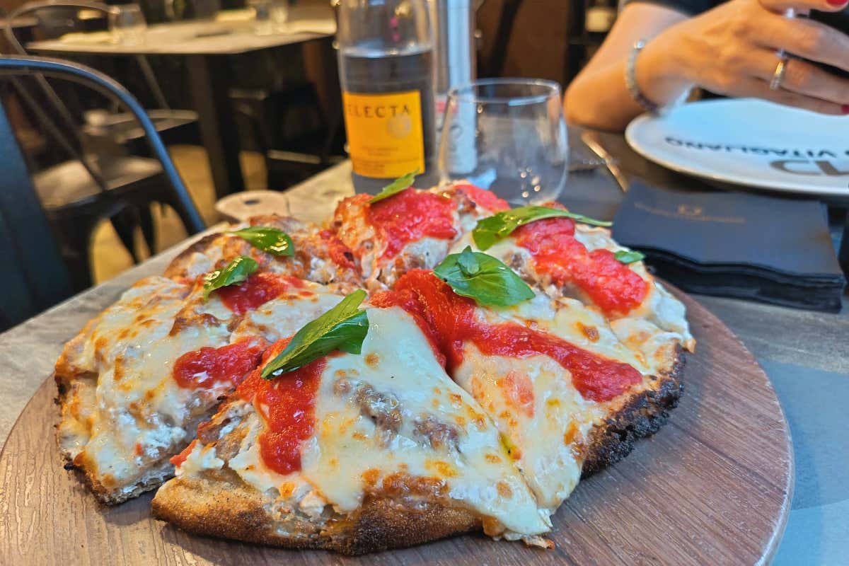 Dietro la leggerezza della pizza, la forza di un laboratorio: a casa di Diego Vitagliano Dietro la leggerezza della pizza, la forza di un laboratorio: a casa di Diego Vitagliano