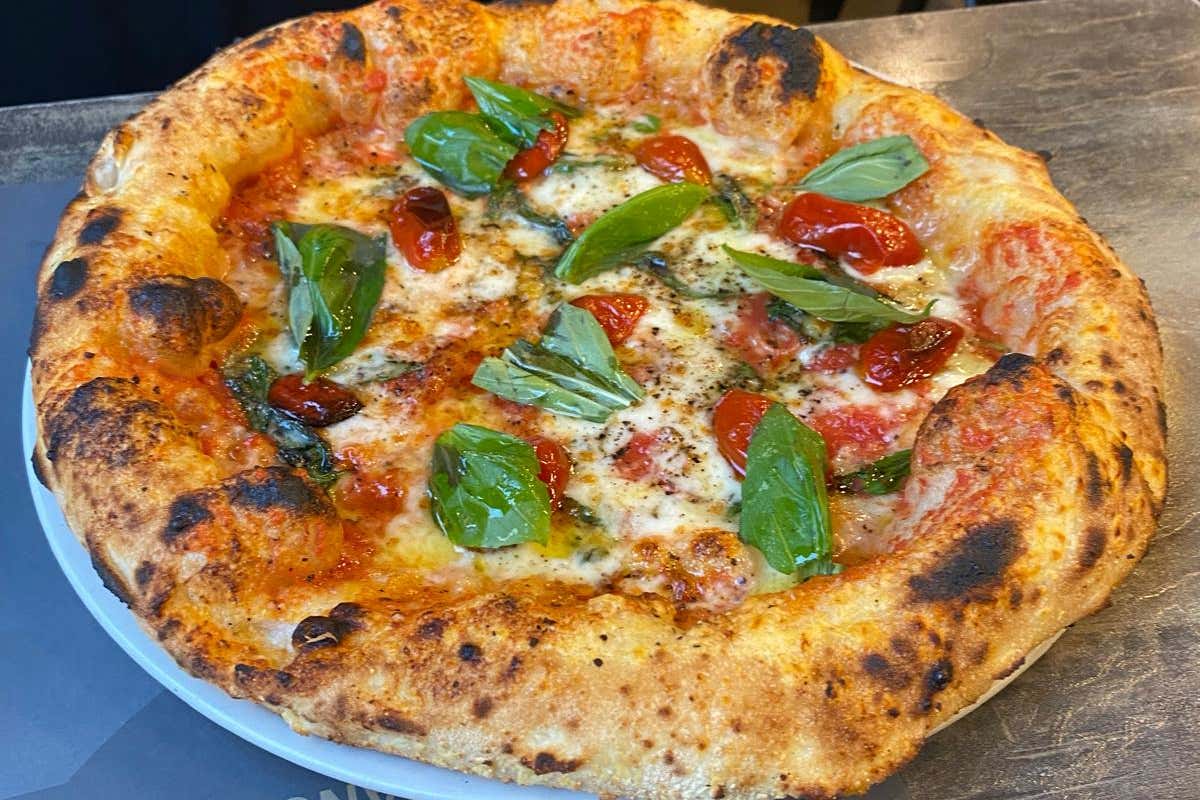 Dietro la leggerezza della pizza, la forza di un laboratorio: a casa di Diego Vitagliano Dietro la leggerezza della pizza, la forza di un laboratorio: a casa di Diego Vitagliano