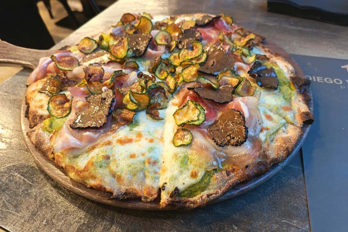 Dietro la leggerezza della pizza, la forza di un laboratorio: a casa di Diego Vitagliano Dietro la leggerezza della pizza, la forza di un laboratorio: a casa di Diego Vitagliano