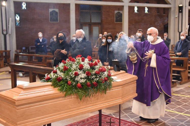 I funerali di Roberto Vitali, oggi a Bergamo - L'addio a Roberto Vitali «Ha dato dignità alla cucina»