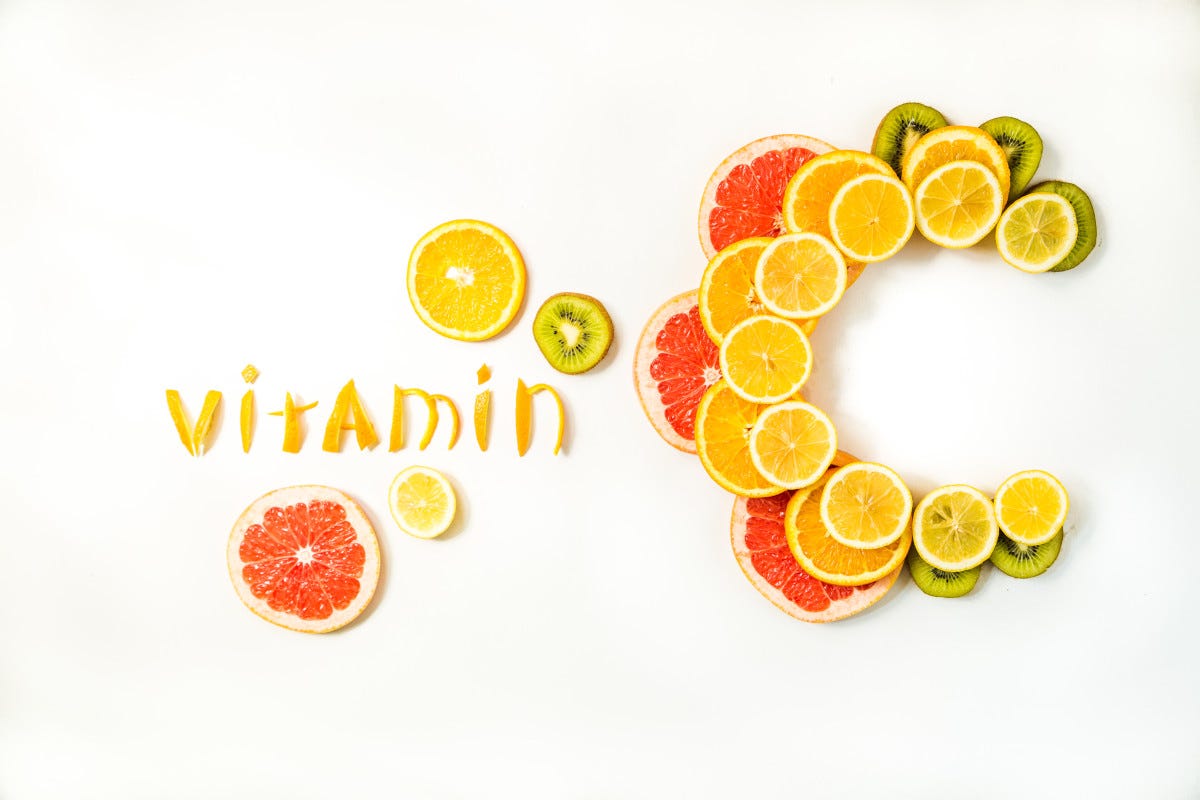 La vitamina C cura il raffreddore. È vero o falso?