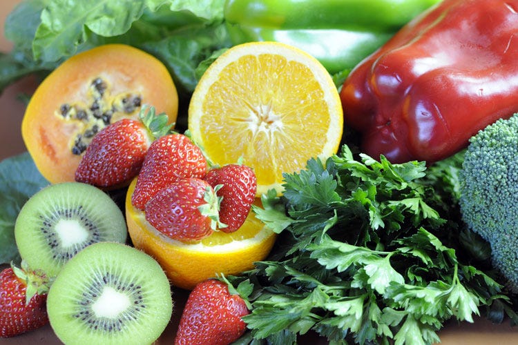Frutta e verdura sono ricch di vitamina C - Frutta e verdura senza integratori Le riserve naturali di vitamina C