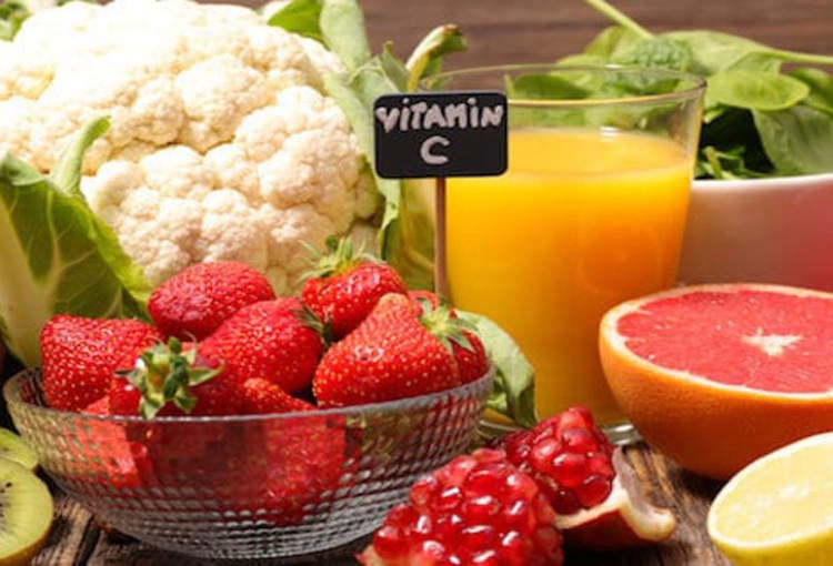 La vitamina C non serve a proteggersi dal Covid 19 - La vitamina C e il coronavirus I medici: non lo cura né lo previene