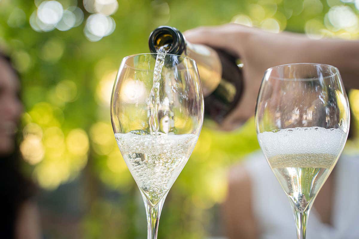 L’aperitivo cambia volto: Italia a Tavola racconta i locali che fanno la differenza