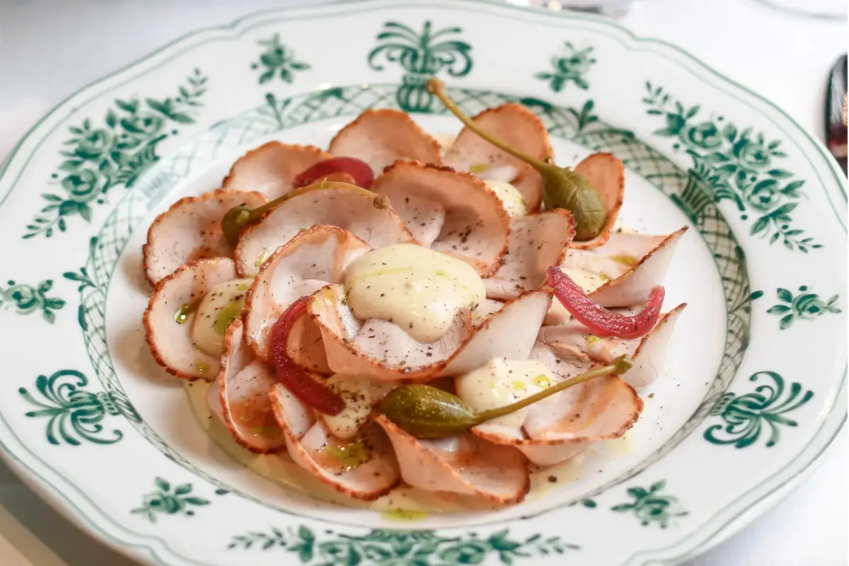Il vitello tonnato di Stendhal A Milano il ristorante Stendhal festeggia il 35° anniversario